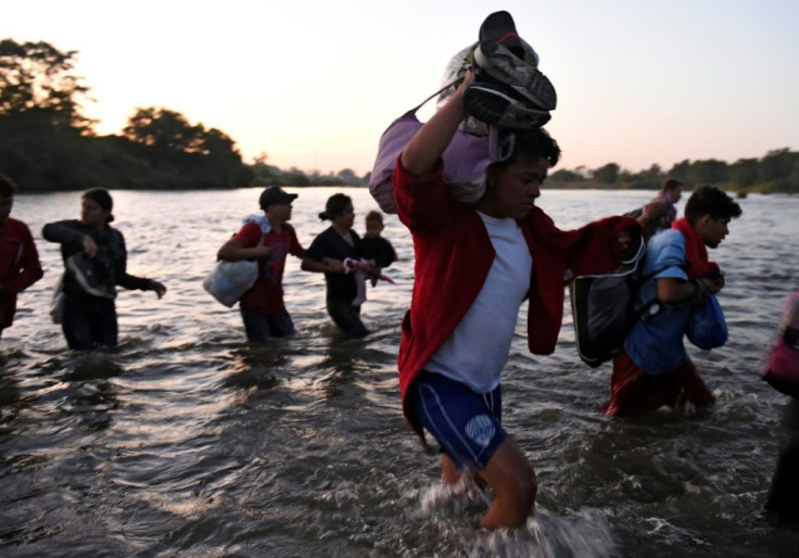 Central American migrants -- mostly Hondurans heading to the US in a caravan -- cross the Suchiate River from Tecun Uman, Guatemala, to Ciudad Hidalgo, Chiapas State, Mexico, on January 23, 2020