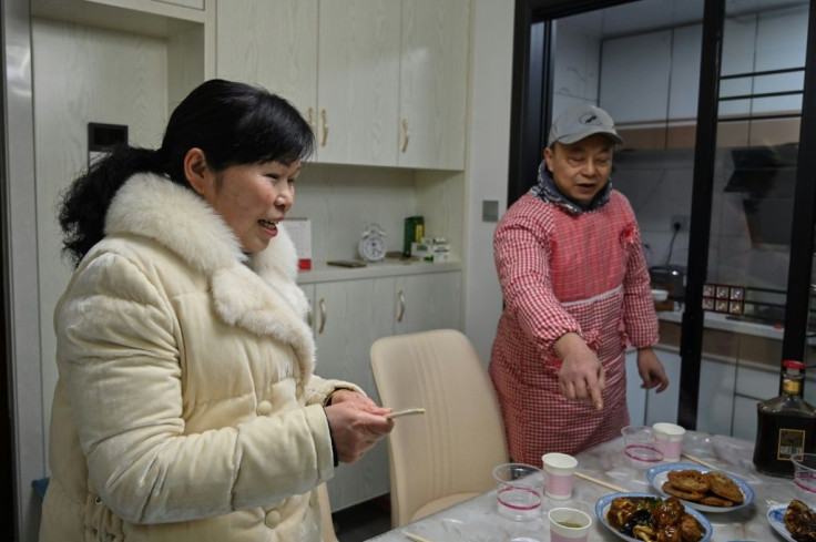 With the news playing on a TV screen in the background, the pair have heeded advice to stay in and avoid contact with other people