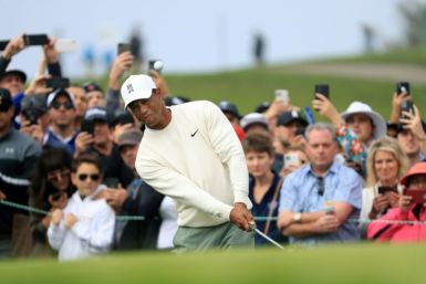 Tiger Woods fired a one-under par 71 in Friday's second round of the US PGA Farmers Insurance Open
