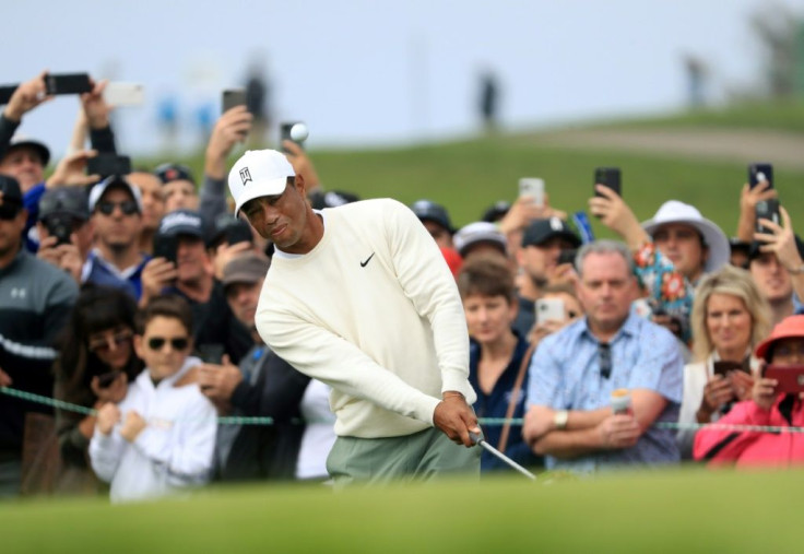 Tiger Woods fired a one-under par 71 in Friday's second round of the US PGA Farmers Insurance Open