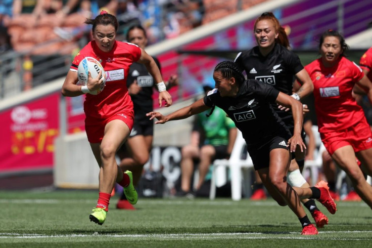 China upset a six-woman Fiji 17-12, but then fell to New Zealand on day one of the HSBC World Rugby Sevens series