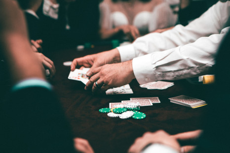 people-playing-poker
