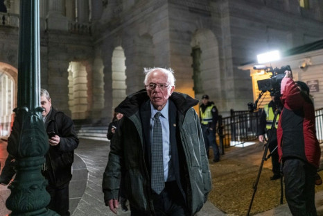 Bernie Sanders flew from Washington, where he served as a juror in the impeachment trial of President Donald Trump, to Iowa on February 1 to campaign