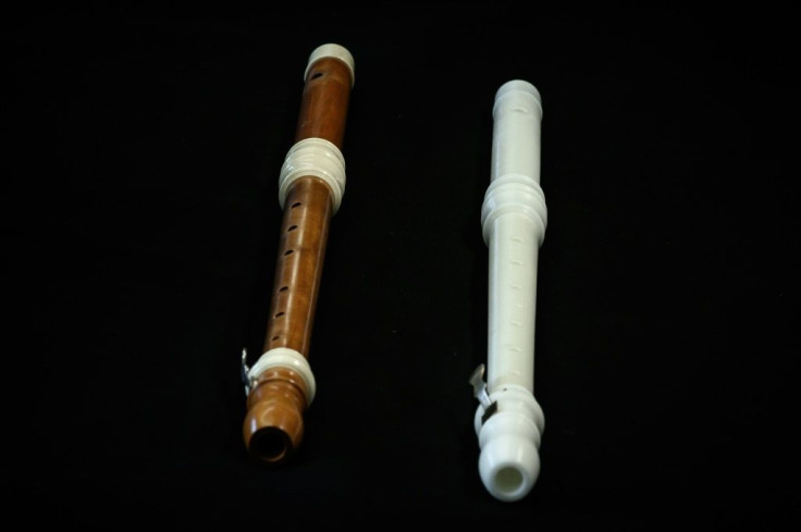 The 3D reproduced instrument is a flute made out of white plastic, a copy of a handmade version of an original early 18th-century flute crafted in 2001