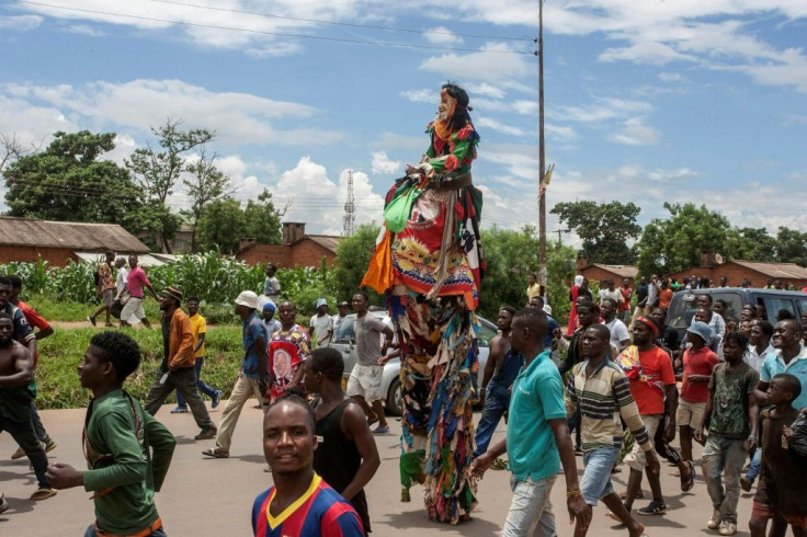 The thousands of jubilant supporters sang anti-Mutharika songs and danced in the streets