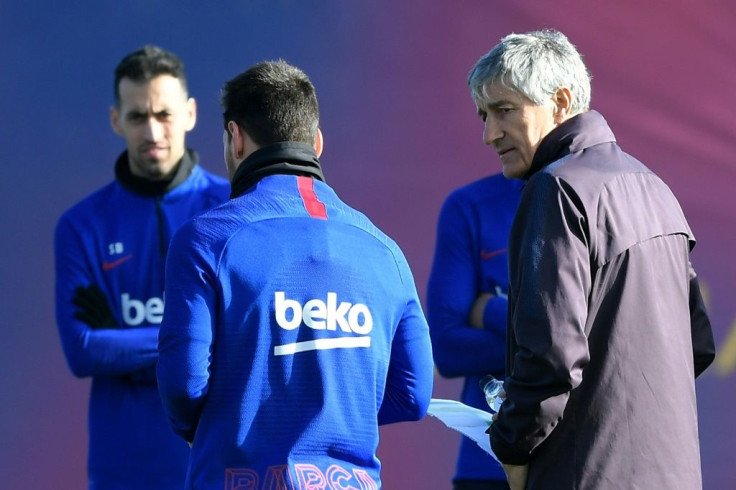 Setien (R) refused to comment on the controversy