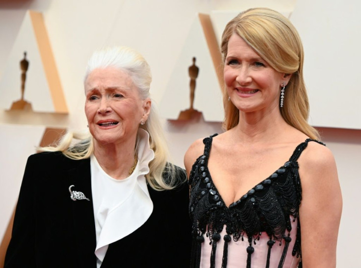 Laura Dern came to the Oscar with the ultimate accessory -- actress mom Diane Ladd