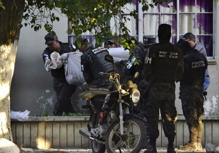 Honduran military police carry the body of a colleague after the escape of MS-13 gang leader Alexander Mendoza on February 13, 2020