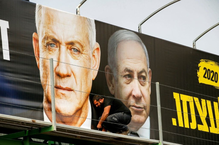 Retired army general Benny Gantz (L) is hoping to beat indicted Prime Minister Benjamin Netanyahu (R) in elections on March 2