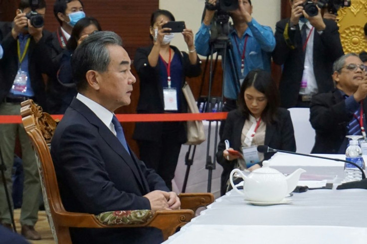 Chinese Foreign Minister Wang Yi (L) says his country's efforts to control the coronavirus outbreak are working
