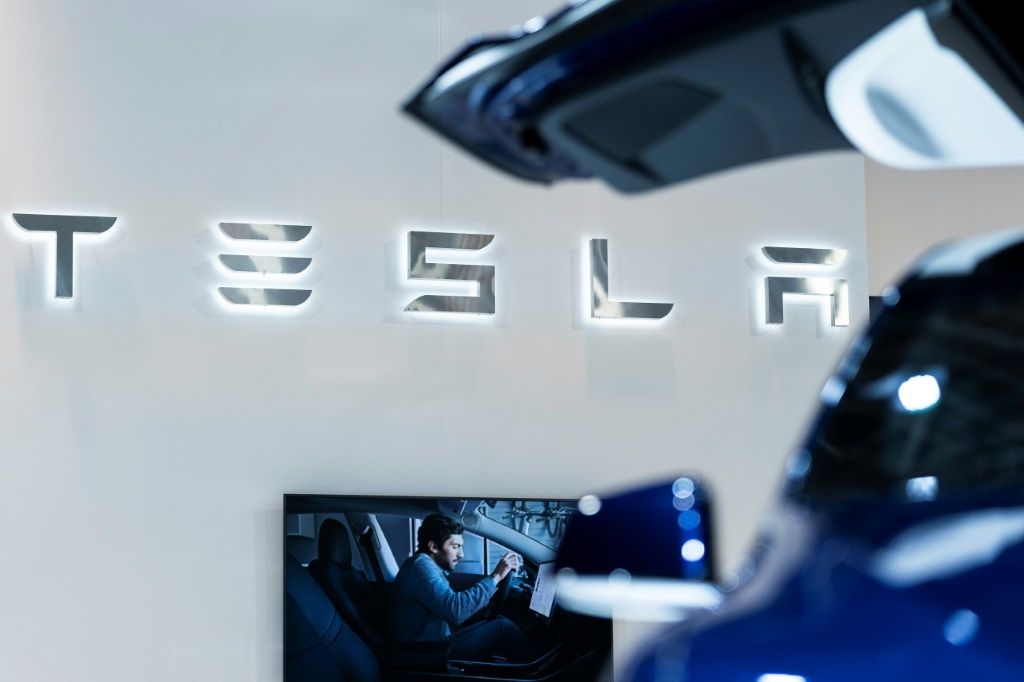 Electric car deals maker tesla