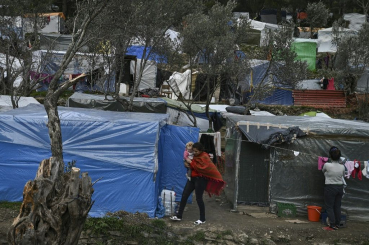 A crowded refugee camp on the Greek island of Samos: the new conservative Greek government wants to build one more camp on the island for up to 7,000 people despite fierce local opposition
