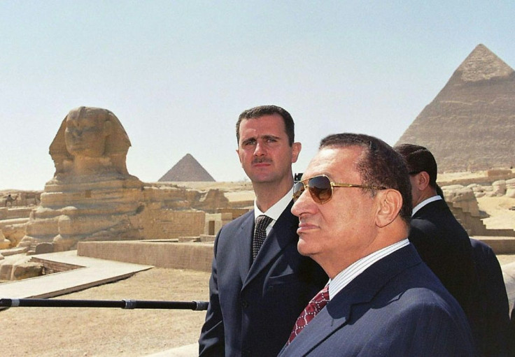 Mubarak with his Syrian counterpart Bashar al-Assad (L) at the pyramids in Giza in 2002