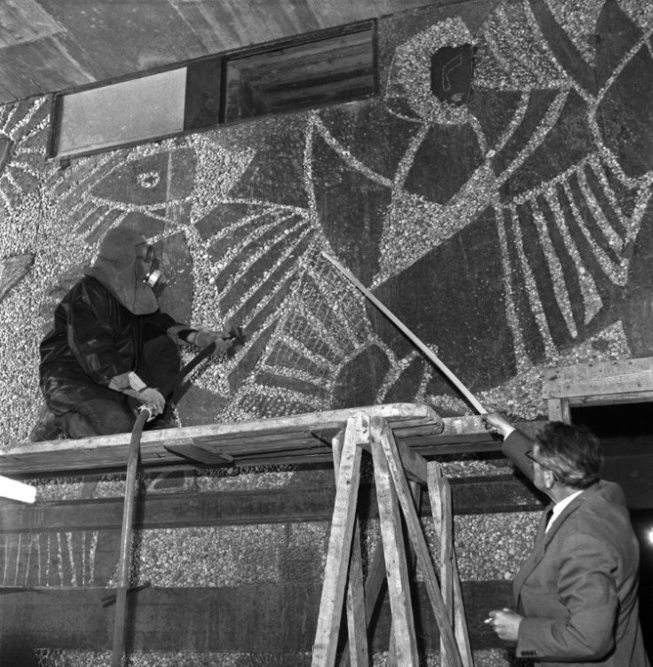 Norwegian artist Carl Nesjar (left) sandblasting one of Pablo Picassos works into the concrete during the construction of the Y-block in Oslo