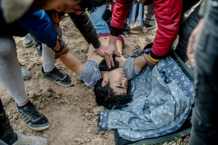 Greek officials have categorically denied reports they fired live rounds at migrants during clashes on the border