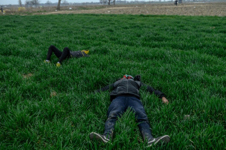 Migrants sleep in a field near the Turkey-Greece border