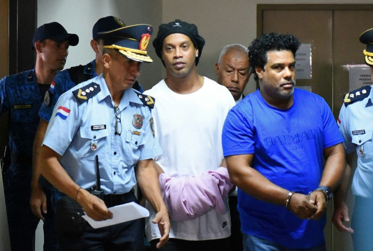 Brazilian football legend Ronaldinho (C) and his brother Roberto (R) arrive at Asuncion's Palace of Justice after being found using fake passports to enter the country