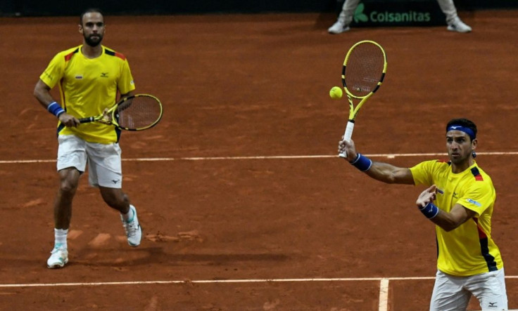 Colombia's world number one doubles pair Juan Sebastian Cabal and Robert Farah edged Argentina's Maximo Gonzalez and Horacio Zeballos 6-3, 6-7 (3/7), 7-5