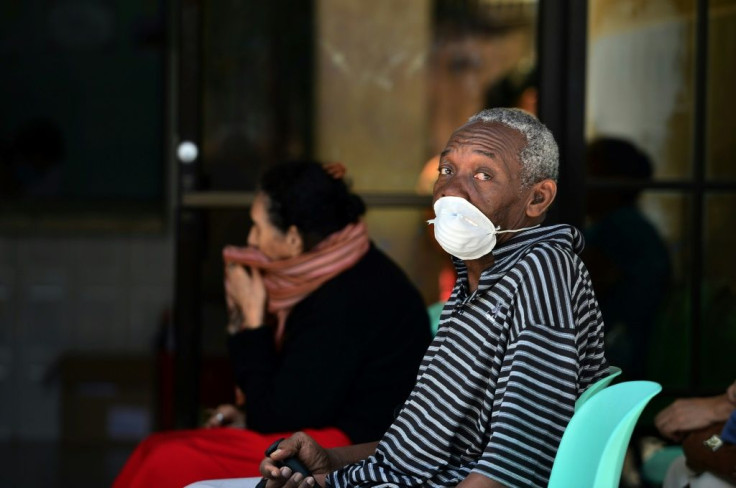 An eldely man wears a protective mask to prevent the spread of the coronavirus as he waits for nurses at a hospital in Tegucigalpa, Honduras