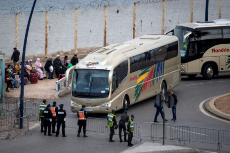 La police marocaine bloque la frontiÃ¨re avec l'enclave espagnole de Ceuta, le 13 mars 2020 Ã  Fnideq