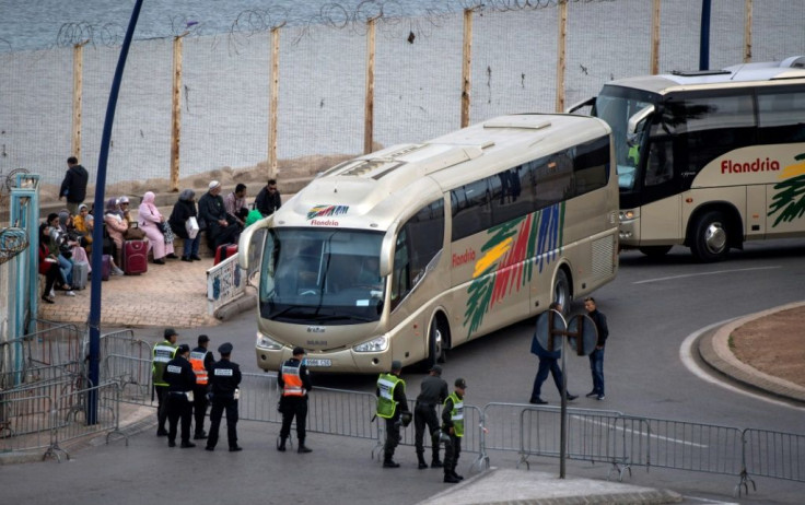 La police marocaine bloque la frontiÃ¨re avec l'enclave espagnole de Ceuta, le 13 mars 2020 Ã  Fnideq