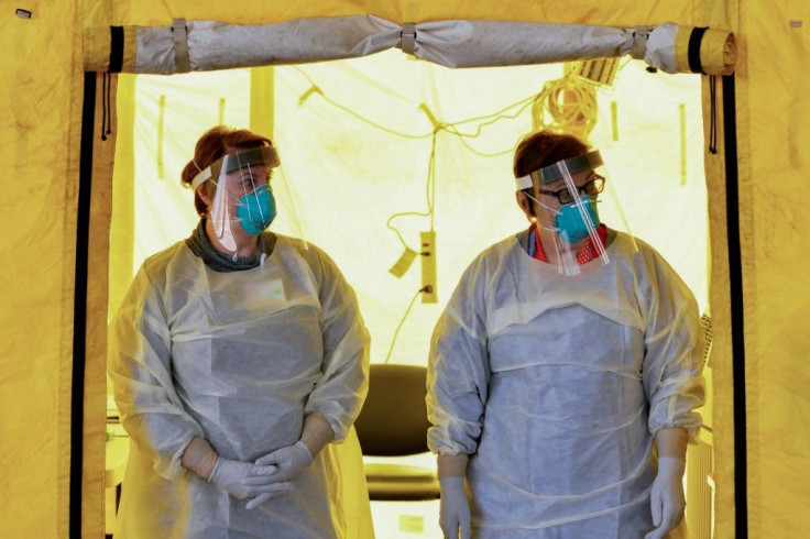 US health authorities advise medical personnel facing a shortage of protective masks to use bandanas or scarves in an emergency