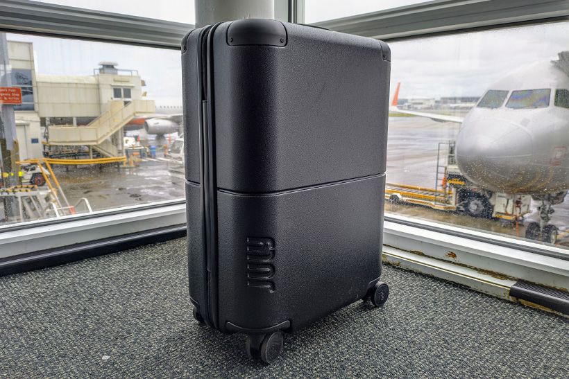 Luggage Review: July's Smart Carry On Packs Serious Battery | IBTimes