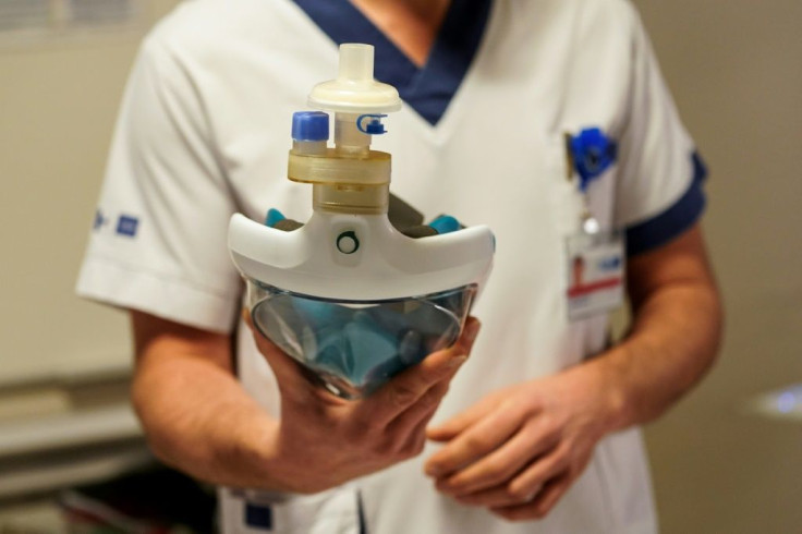The snorkelling mask solution could be a stop-gap measure for patients on the brink of intensive-care treatment but for whom no beds nor respirators are available