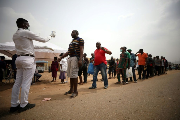 People at the border between Abuja and Nasarawa state waited to have their temperature checked