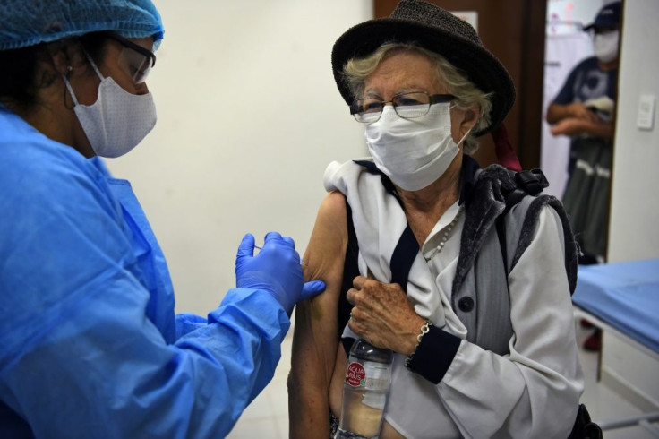 Health authorities in Paraguay are encouraging people over 60 to be vaccinated against the flu, also a respiratory disease, to reduce complications of those who might contact the new coronavirus