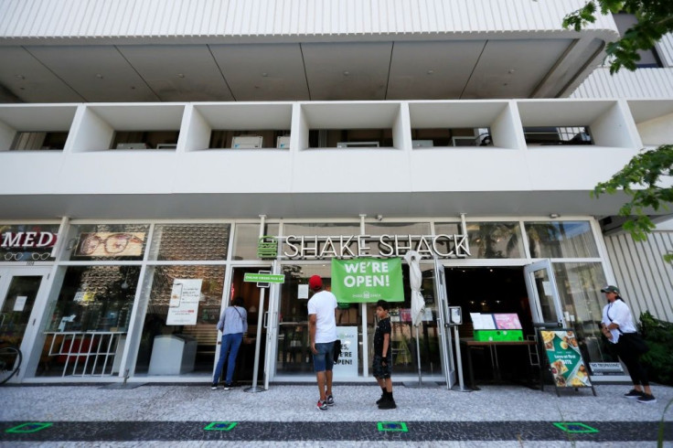 Upscale burger chain Shake Shack returned a $10 million federal small business loan, raising fresh questions about the management of the emergency lending program as Congress stands poised to add funding