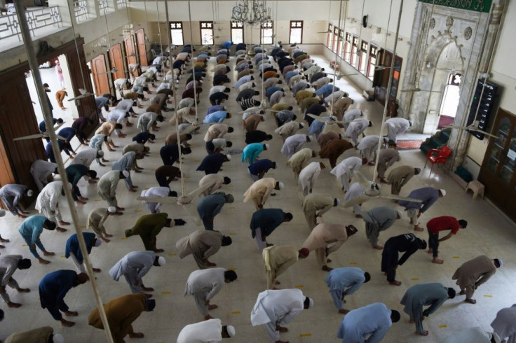 Worshippers maintain social distancing at a mosque in Karachi in Pakistan at the weekend