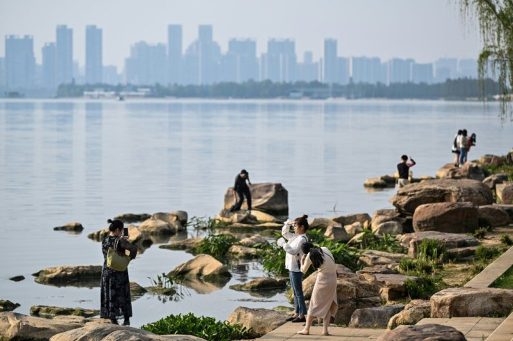 In one entry in her 'Wuhan Diary', Fang Fang wrote about seeing pictures of the city's East Lake