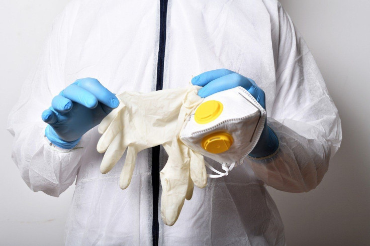 coronavirus health expert sees no need to wear gloves when going to grocery store