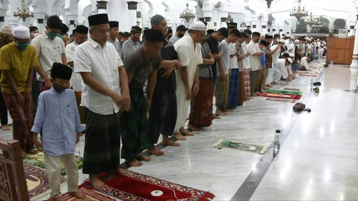 Several thousand worshippers in Indonesia's conservative Aceh province hold prayers at the Baiturrahman Grand Mosque on the eve of Ramadan