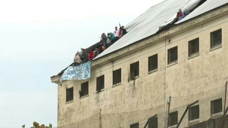 Inmates at the Villa Devoto prison in Buenos Aires protest asking for measures after one case of COVID-19 was confirmed in the correctional institution.
