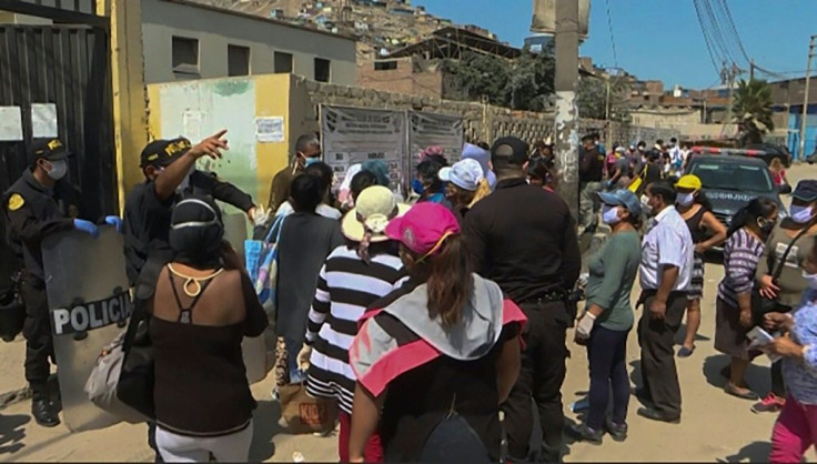 Relatives of inmates outside Castro Castro swarmed police as they clamored for an early release for the prisoners