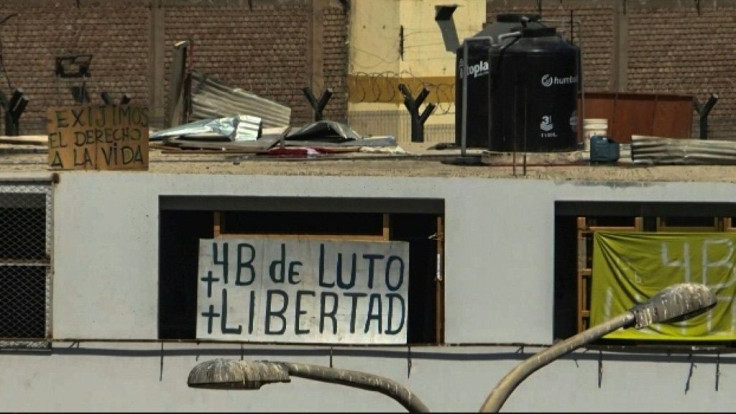 "The 4B wing is grieving. Freedom" reads the sign after the prison riot at the Castro Castro prison