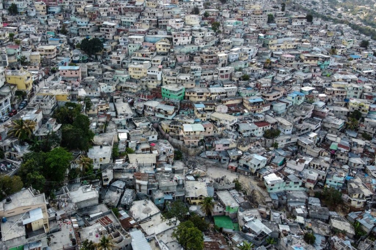 On the hilltops east of Port-au-Prince, in the Petionville suburb, merchants have been protesting in the streets against a rule limiting their commercial activities to three days a week