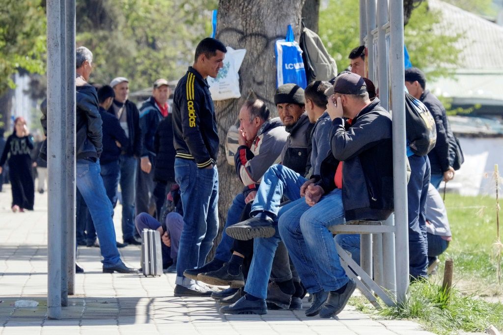 Central Asian Migrants Squeezed By Russia's Virus Lockdown | IBTimes