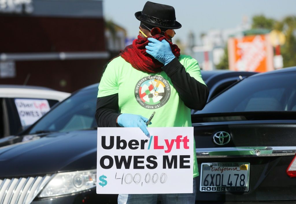 California Sues Uber And Lyft For Calling Drivers 'Contractors' | IBTimes