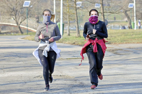 jogger runs for miles with mask on, suffers from burst lungs