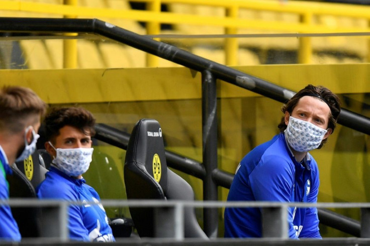 Players on the bench wore masks in compliance with strict hygiene guidelines for the league's restart