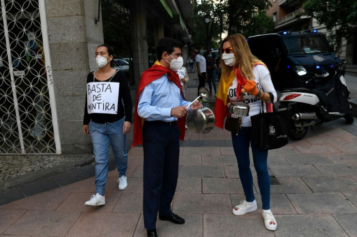 Protests have sprung up in parts of Madrid and Salamanca against the lockdown measures imposed by the socialist government to limit the spread of the coronavirus
