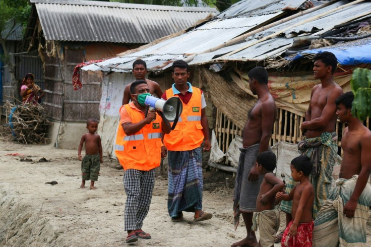 A volunteer urges residents to evacuate to shelters on May 19 ahead of the expected landfall of Super Cyclone Amphan in Khulna, Bangladesh