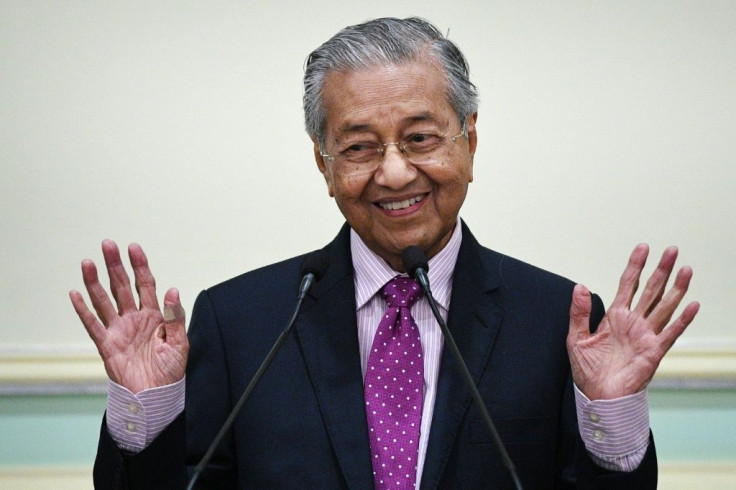 Mahathir Mohamad, 94, has been trying to stay in shape during Malaysia's coronavirus lockdown