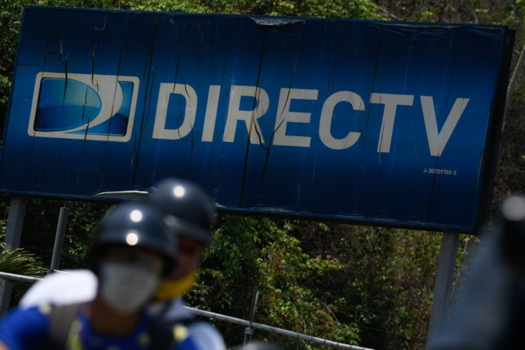 The DirecTV logo at its headquarters in Caracas on May 19, 2020: US telecoms giant AoT&T has annunced its "immediate" withdrawal from the pay television market in Venezuela, where it offered the DirecTV satellite platform, due to the impossibility of comp