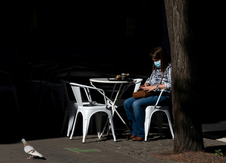 Spaniards in Madrid and Barcelona will finally be able to sit on bar terraces from Monday