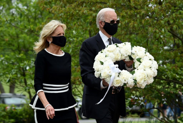 Democratic presidential candidate and former US Vice President Joe Biden and his wife Jill pay their respects to fallen service members on Memorial Day