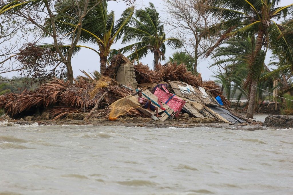 Floods And Tears In Bangladesh A Week After Cyclone | IBTimes